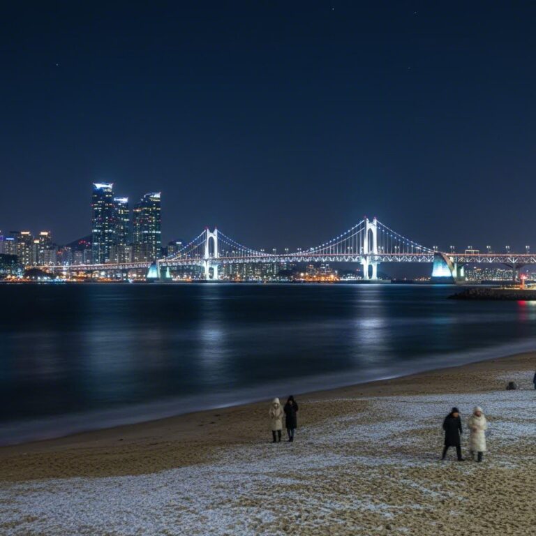 겨울의 해운대 해수욕장과 광안대교의 야경