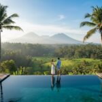 발리 호텔 인피니티 풀에서 바라본 푸른 풀장과 풍경