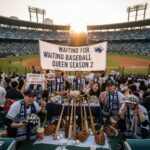 야구여왕 시즌2를 기다리는 팬들을 상징하는 야구장과 야구 용품