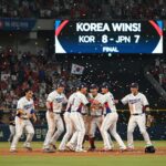 2026 WBC 한국 일본 야구 한일전 중계 결과와 향후 일정 2026 WBC 한국 일본 야구 경기에서 한국 선수들이 승리를 기뻐하며 포옹하는 모습