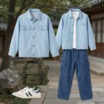 라이트블루 오버핏 청자켓과 카고 팬츠를 매치한 캐주얼 데일리 코디