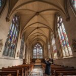 세계 속 세인트페트릭 성당의 매력과 역사 멜버른 세인트패트릭 대성당 내부의 고딕 양식 천장과 스테인드글라스