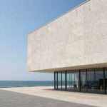 통영국제음악당 외관과 앞쪽 바다 전경