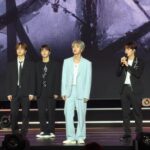 2026 코첼라 아웃도어 시어터 스테이지에서 공연 중인 빅뱅 멤버들