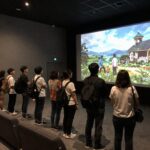 부산국제단편영화제 상영관 내부, 다양한 연령대의 관객들이 단편영화를 관람하고 있음