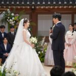 김원훈 엄지윤 결혼식 진실과 숏박스 장기연애 시리즈 마무리 김원훈 엄지윤 가짜 결혼식 현장에서 사회자 이수근과 하객들이 있는 모습