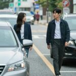 오늘도 매진했습니다 드라마에서 안효섭과 채원빈이 좁은 길에서 차를 몰고 마주보며 맞선 장면
