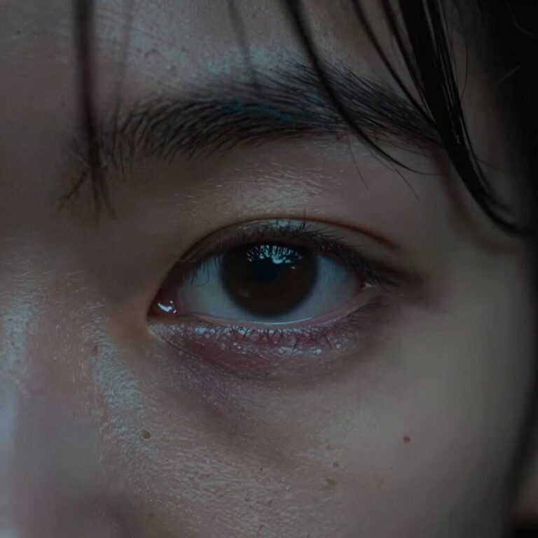 기리고 마지막 장면 정체 모를 눈동자 클로즈업 공포 분위기