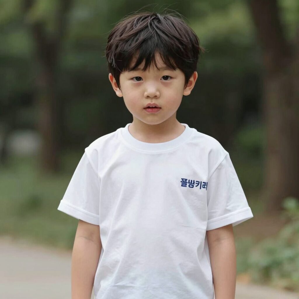 폴햄키즈 아이차 컬렉션 쿨링 반팔티를 입은 아이 모습