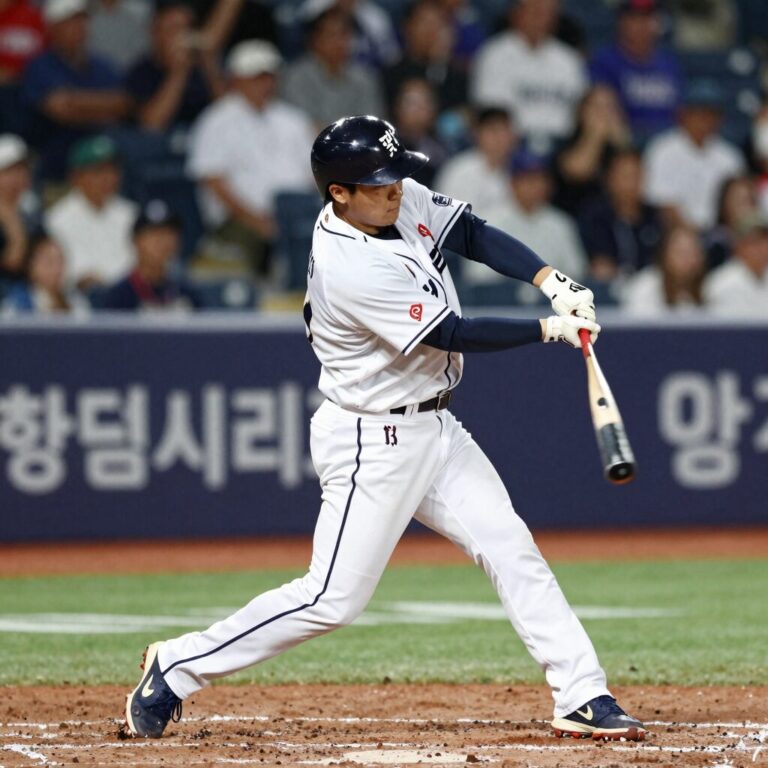 최주환이 2022년 한국시리즈에서 타격하는 모습