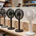 다이소 전기파리채 여러 모델이 진열된 모습. 3000원부터 5000원까지 다양한 디자인