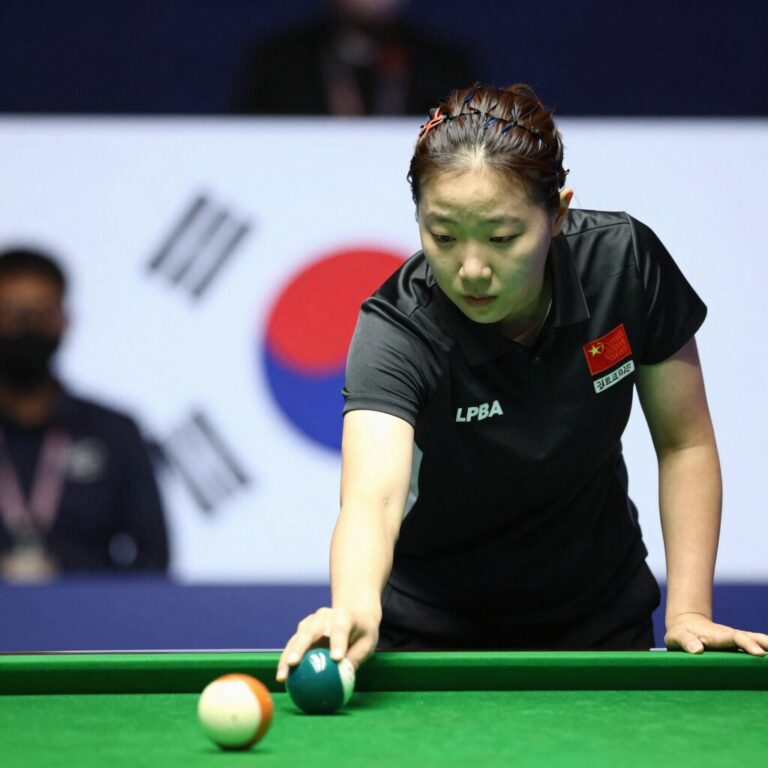 LPBA 여자프로당구 선수 김상아가 큐를 잡고 집중하고 있는 모습