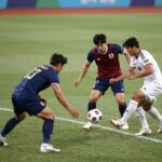 멕시코전 경기시간 승리 예측 한국과 멕시코의 월드컵 A조 2차전 경기 장면, 선수들이 공을 다투는 모습