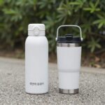 락앤락 보냉병 355ml 메트로 투웨이와 500ml 슬로 핸들 텀블러를 나란히 놓고 촬영한 사진