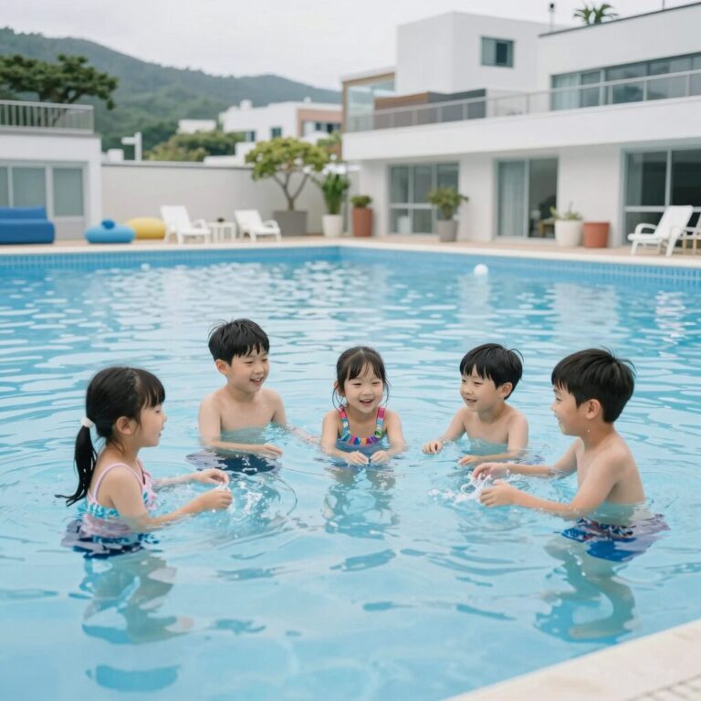 밀양 풀빌라 펜션에서 아이들이 실내 수영장에서 즐겁게 노는 모습