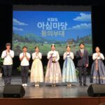 KBS 아침마당 도전 꿈의무대 우승자들이 무대 위에서 환호하는 모습