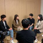 나솔사계 현커 결별 모두 솔로 나솔사계 라방 현장 출연진들이 모여 대화하는 모습