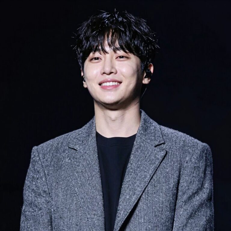 가수 박현호의 2026년 공연 사진, 청량한 미소와 세련된 스타일