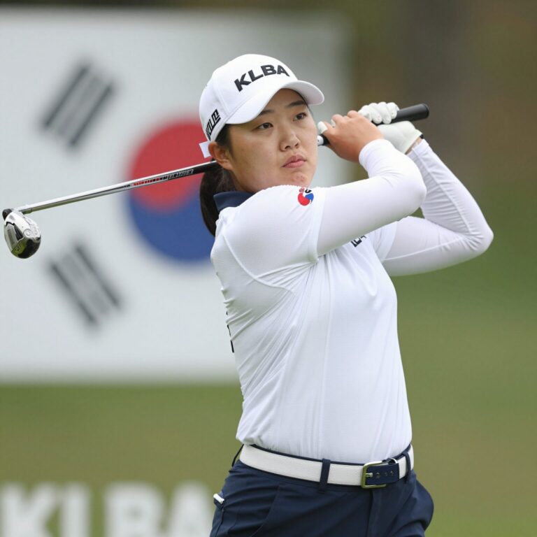 박현경 프로의 공식 프로필 사진 KLPGA 투어에서 활약하는 모습