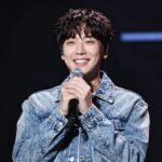 2026년 생일을 맞은 가수 박정식의 최근 사진 무대 위에서 환하게 웃는 모습