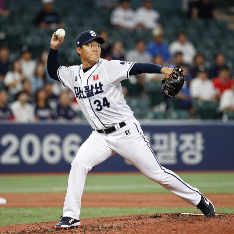 한화 이글스 박정현 투구 모습, 2026년 5월 경기 중 직구를 던지는 순간