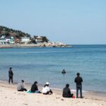 8월 국내 여행지 추천 울진 삼척 제주 베스트 삼척 장호항 스노클링 명소의 맑은 바다와 사람들