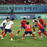 우즈베키스탄 피파랭킹 50위 도전 2026 북중미 월드컵 K조 우즈베키스탄과 콜롬비아 경기 장면으로, 우즈베키스탄 선수들이 수비 진영을 구축하고 있는 모습