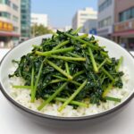 깻잎나물 볶음 부드럽게 만드는 법 깻잎나물 볶음 완성 접시와 밥