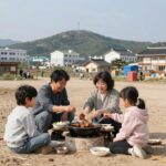 영암 기찬랜드 2026 여름 가족 물놀이 꿀팁 영암 기찬랜드 평상에서 삼겹살을 구워 먹는 가족 모습