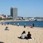 스페인 9월 날씨 여행 준비 팁 스페인 바르셀로나 9월 해변 날씨와 여유로운 오후