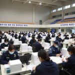 충주시장 재검표 결과 124표 차이 뒤집힐까 충주시장 재검표 현장 한국교통대학교 체육관 내부 모습, 많은 인파와 경찰 병력이 배치된 개표장