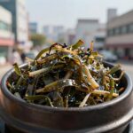 시원한 냉콩나물국 맛있게 끓이는 법 시원한 냉콩나물국 그릇에 담긴 사진