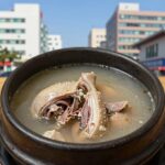 들깨삼계탕 명가 두 곳 비교 들깨삼계탕 뚝배기에 담긴 걸쭉한 국물과 닭고기 모습