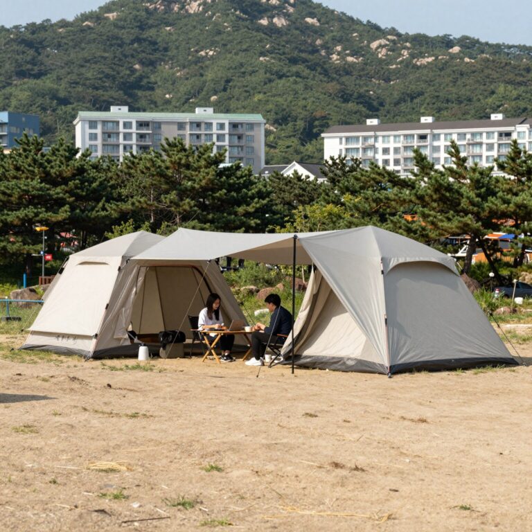 두타산 자연휴양림 데크 위에 설치한 쉘터와 텐트 모습