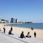 경포해변과 인피니티풀이 보이는 스카이베이 호텔 전경