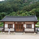 지리산 백무동 펜션 외관과 계곡 전경