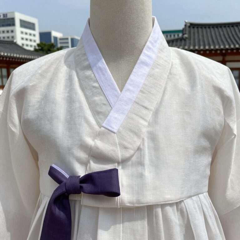 시어서커 지지미 원단의 올록볼록한 요철 질감 클로즈업