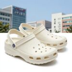 여름 쪼리 고민 끝 크록스 우포스 락피쉬 여름철 네 가지 인기 쪼리 브랜드 우포스 락피쉬 크록스 바크의 외형과 밑창 비교 사진