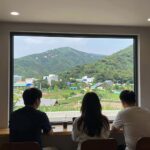 용인 고기리 계곡이 내려다보이는 준이네파티룸 창가 풍경